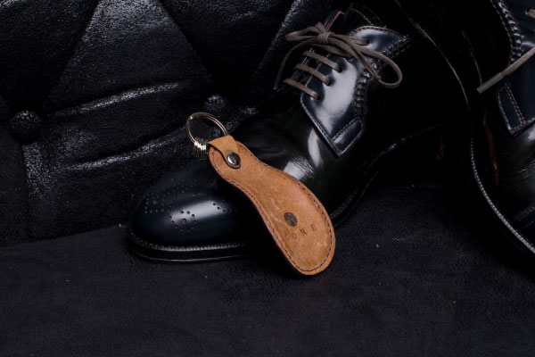 イタリア本革使用の靴べらキーホルダー